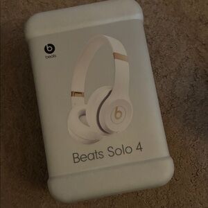 Beats Solo 4 Wireless Headphones - White and Gold - NWT